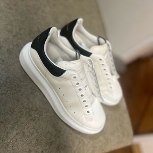 Alexander McQueens (white/black) Size 38 EU. US 7.5/8